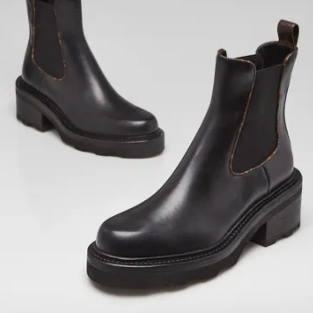 LOUIS VUITTON BLACK LEATHER UNIFORMES ANKLE BOOTS SIZE 9/39.5